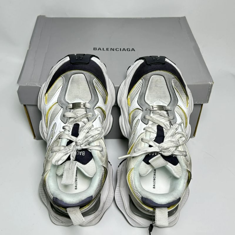 BALENCIAGA ホワイト パーカー フード付き　レディースXS BALENCIAGA ホワイト パーカー Lサイズ - メルカリ