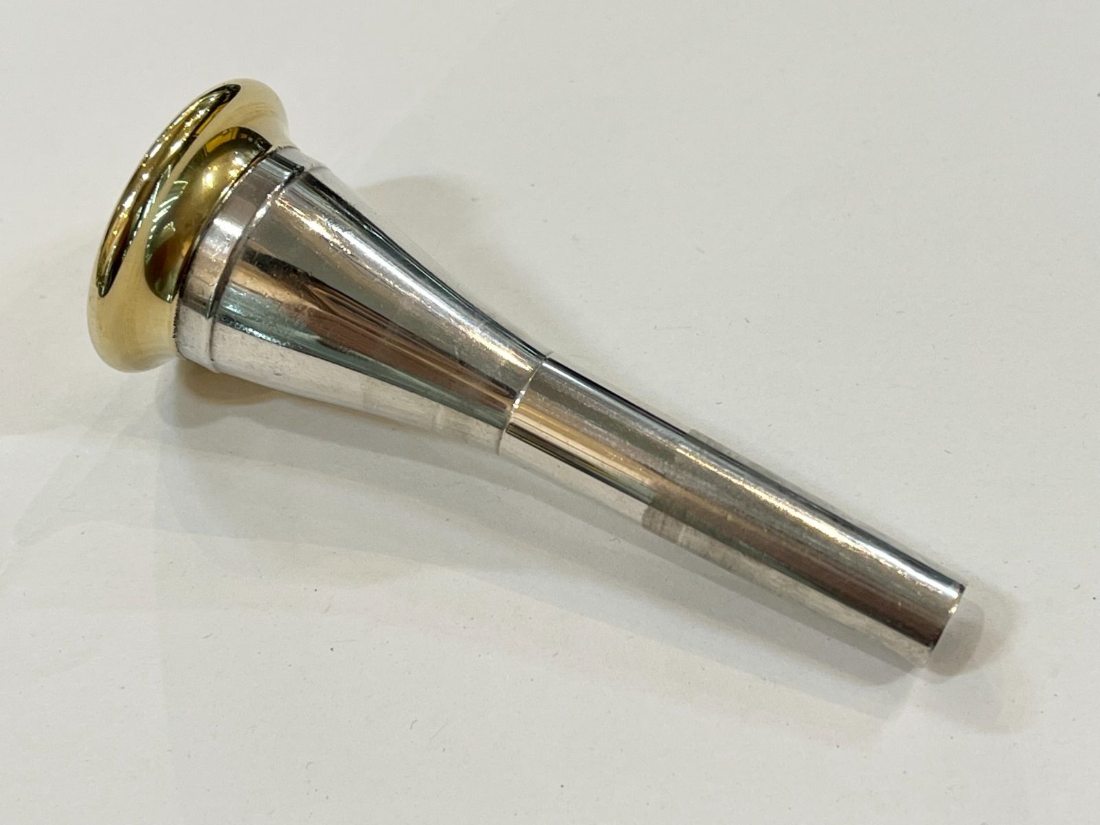 ２F３