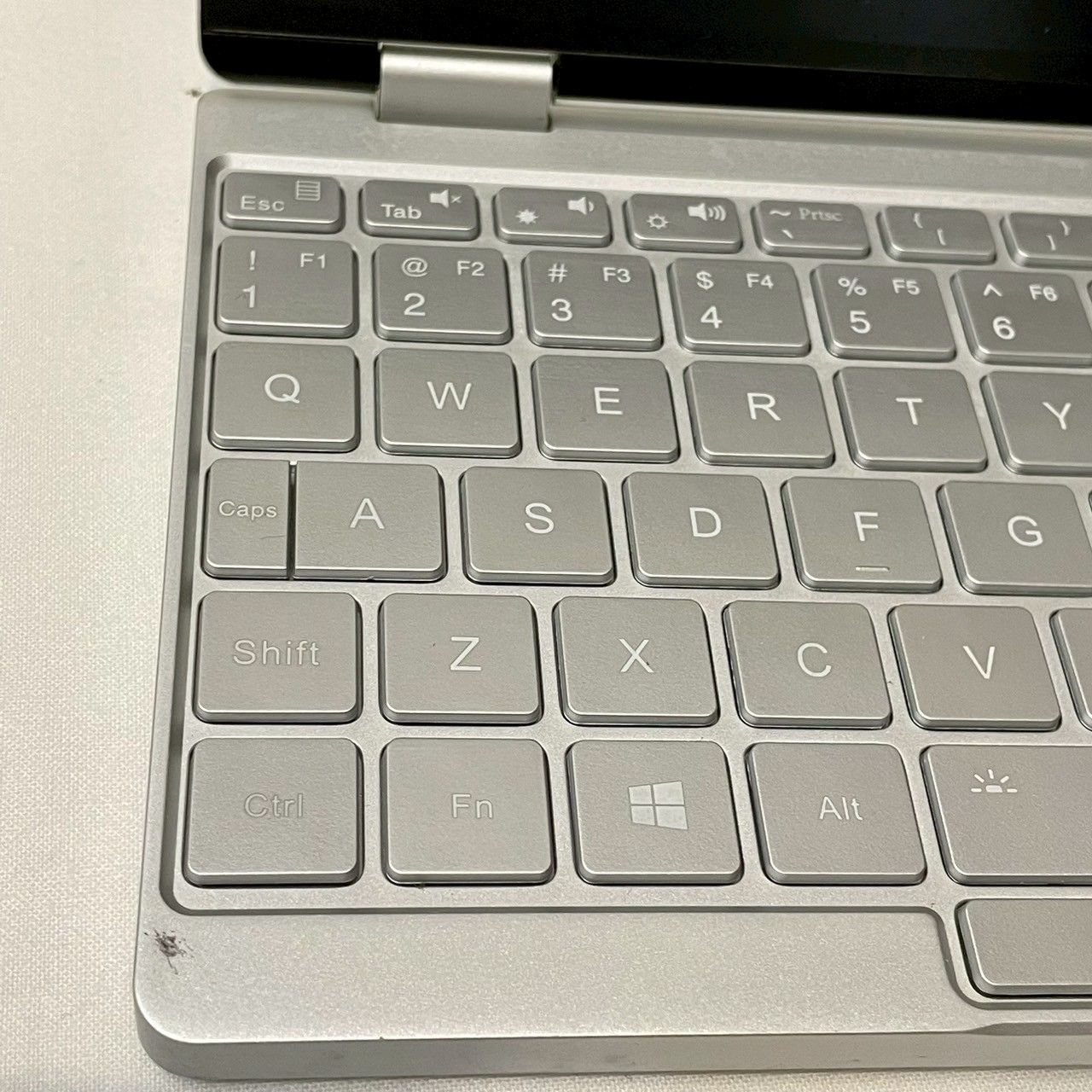 当店の商品全て正規品！ 現状品 One|Mix3|m3-8100Y|8GB|256GB|本体のみ|起動不可|通電 済み|No.3577