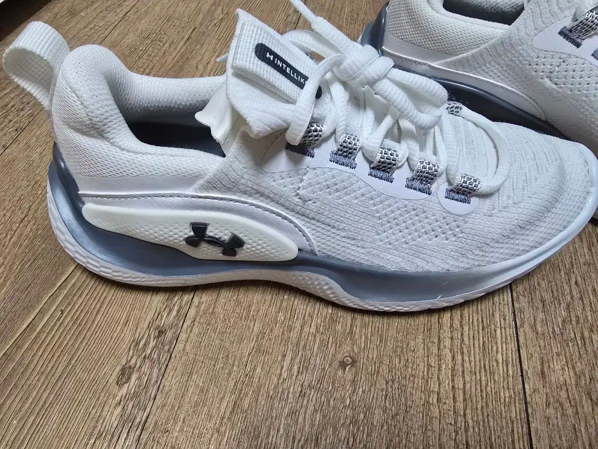 ARMOUR アンダーアーマー