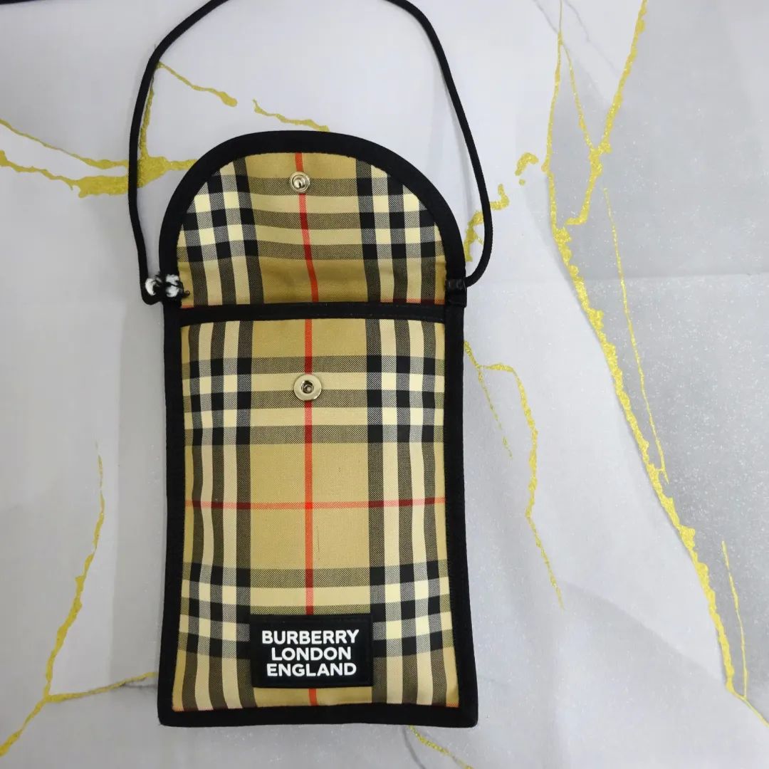 BURBERRY LONDON バーバリー ロンドン ショルダーバック モバイルポシェット ノバチェック スマホ、小物入れ - メルカリ