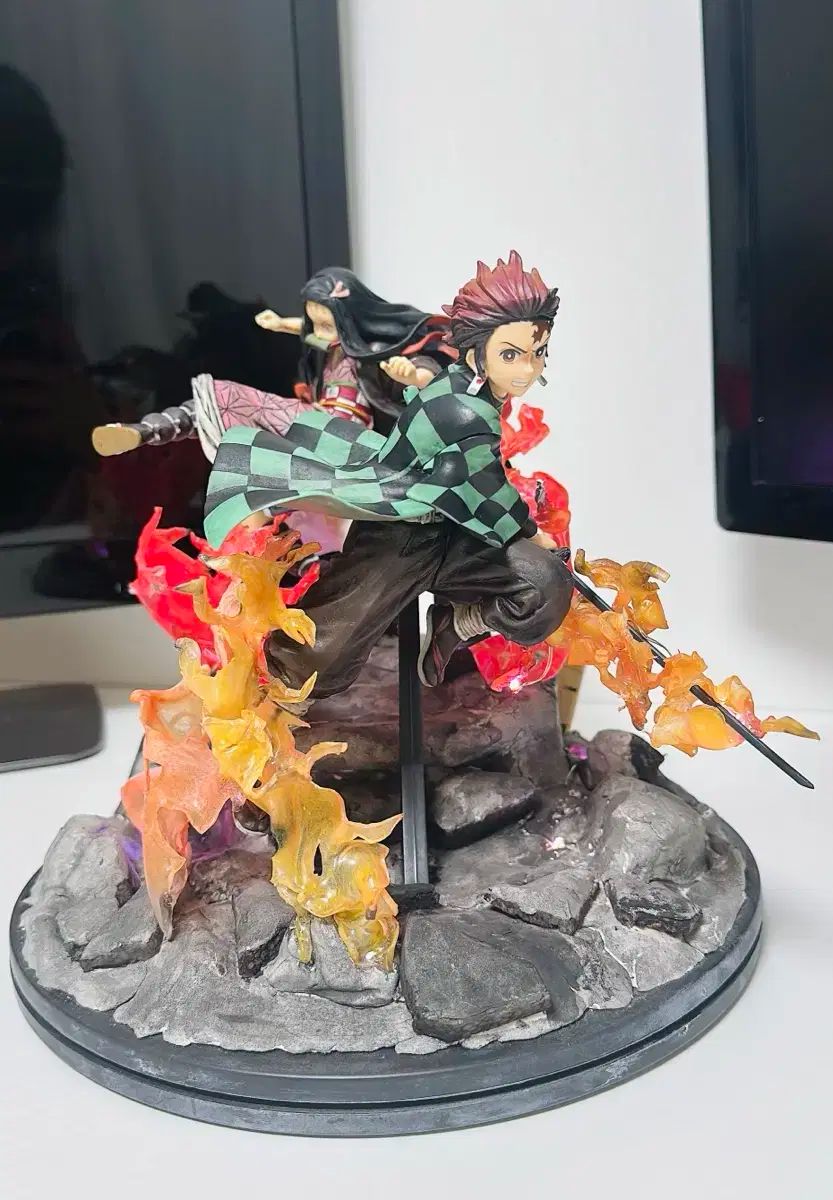 日本 家庭用 廃止 鬼滅の刃 刃 竈門炭治郎 ＆ 禰豆子 フィギュア 再ペイント