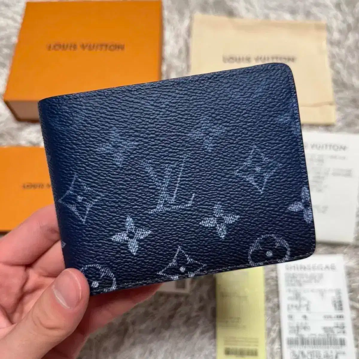 OS Louis Vuitton(ルイヴィトン) エクリプス ミュルティプリ ウォレット 二つ折り財布 ネイビー 新モデル