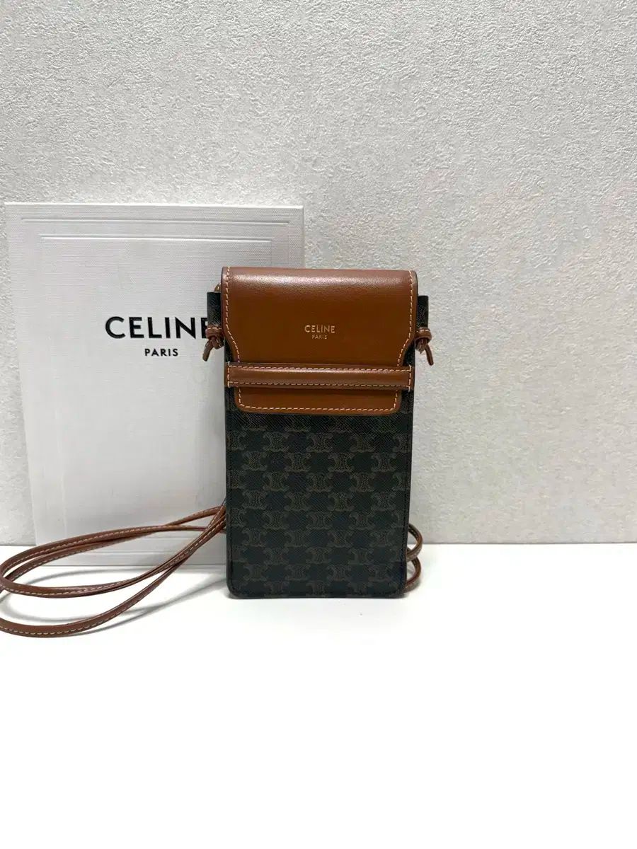 Celine セリーヌ トリオンフ フラップ 携帯 ホルダー クロスバッグ