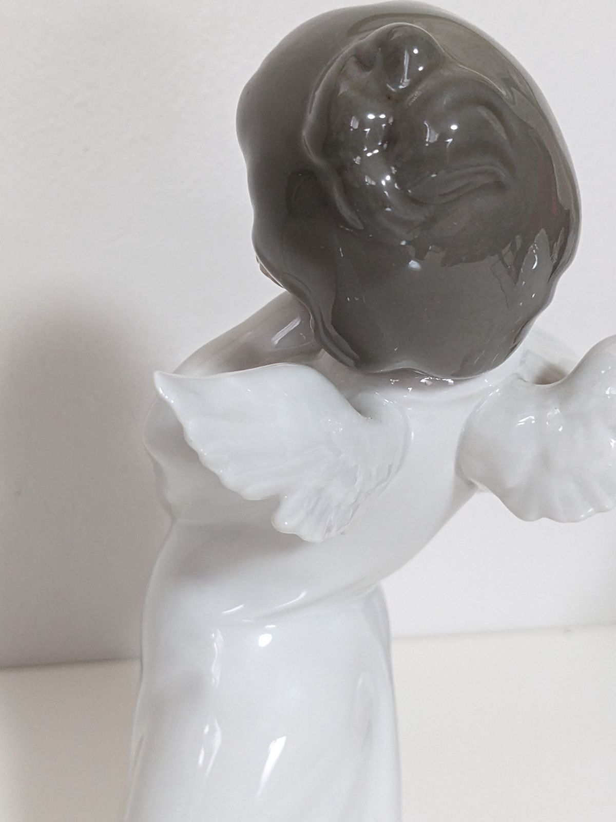 リヤドロ磁器人形天使の考えごと