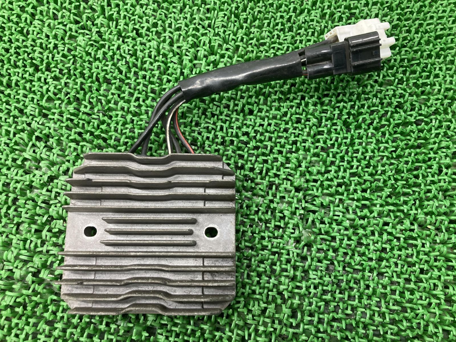 スカイウェイブ650 レギュレター スズキ 純正 中古 バイク 部品
