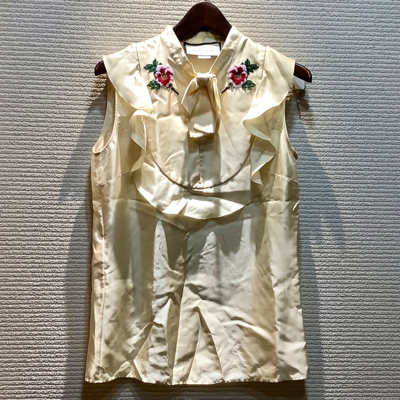 グッチ GUCCI フラワー 刺繍 フリル ブラウス リボン付き ノースリーブ 36 レディース 476044 E1002|T2