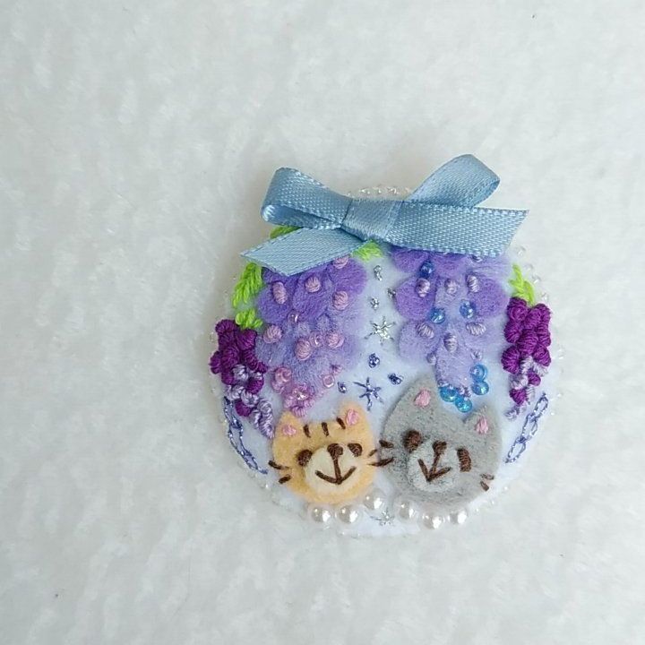 藤の花♡仲良しねこちゃん☆5センチブローチ - ファッション/小物