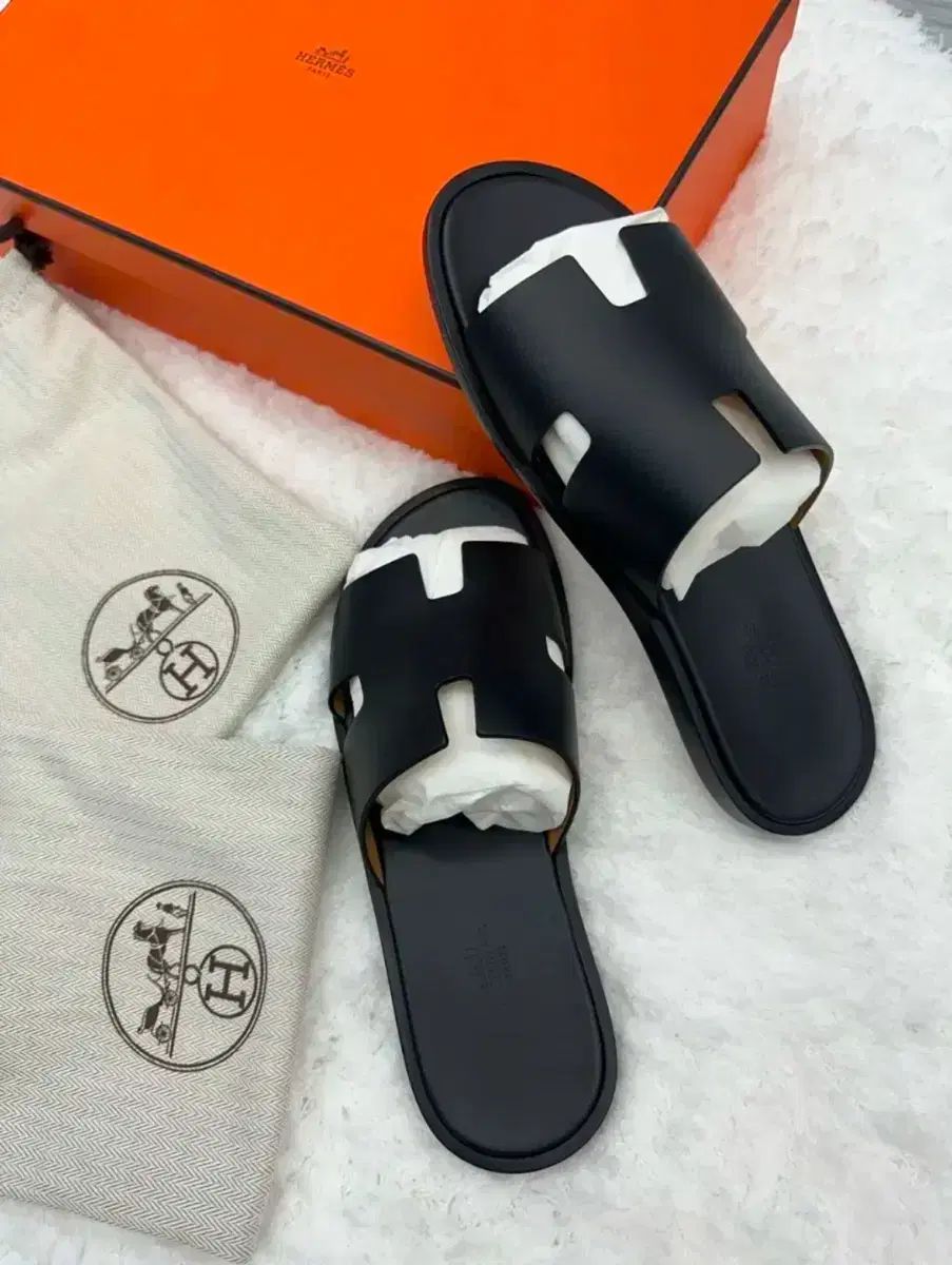 HERMES(エルメス) イズミール 黒 南部の雪 サンダル