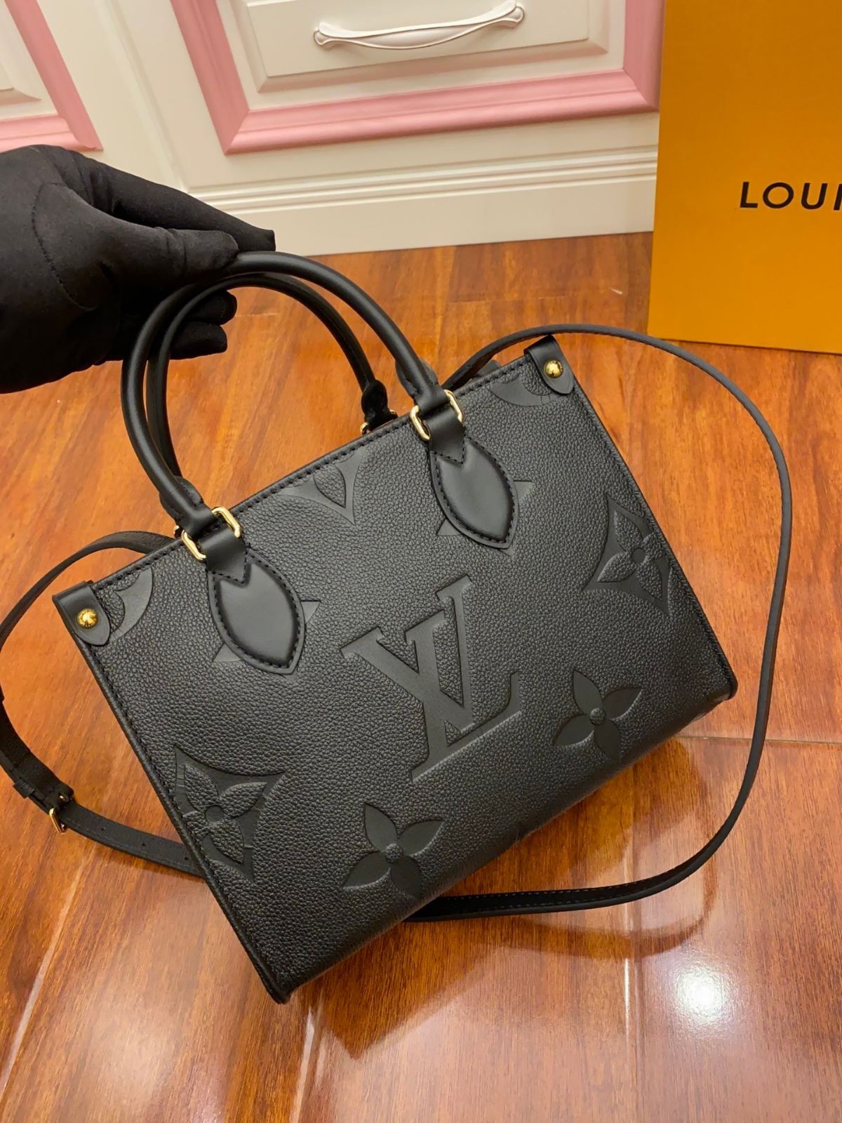 LOUIS VUITTON ハンドバッグ  バッグを斜めにします