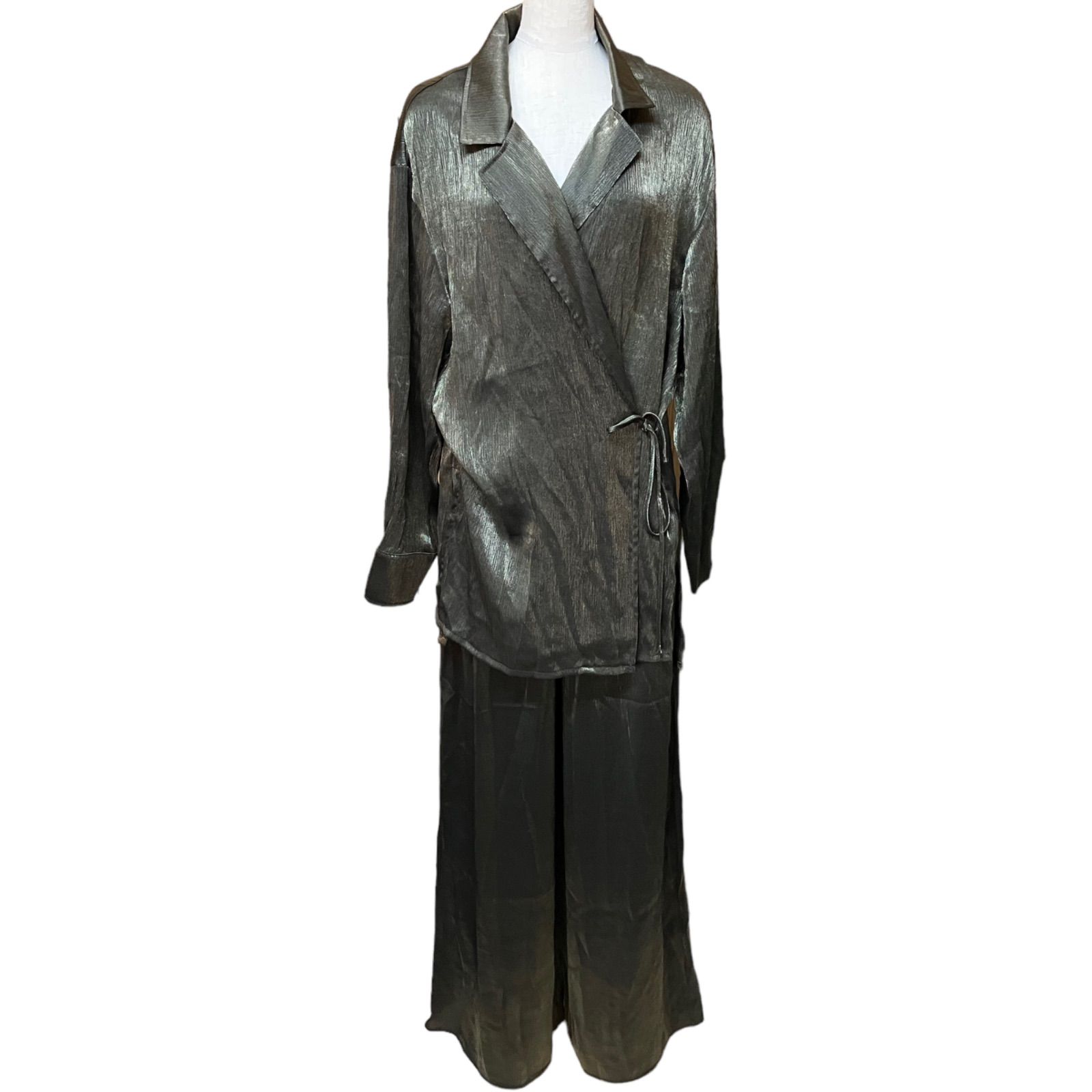 おさら タグ付き 新品 ザラ セットアップ 光沢 L XS 羽織りオーバーサイズ