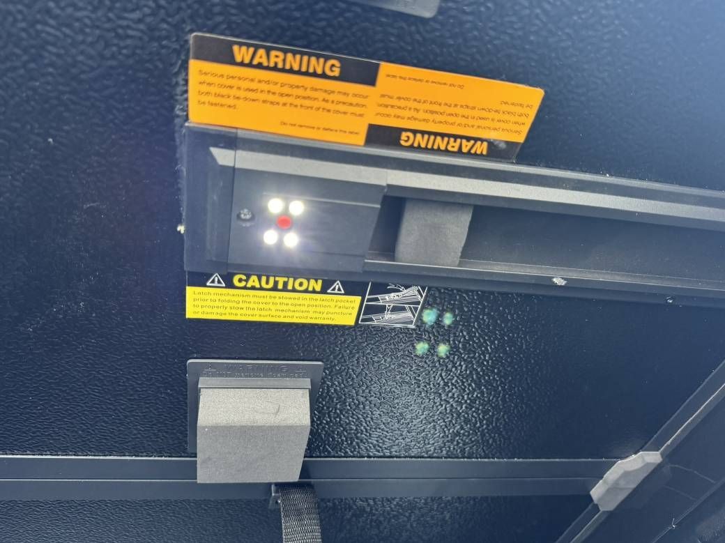 ハードトノカバー LED付