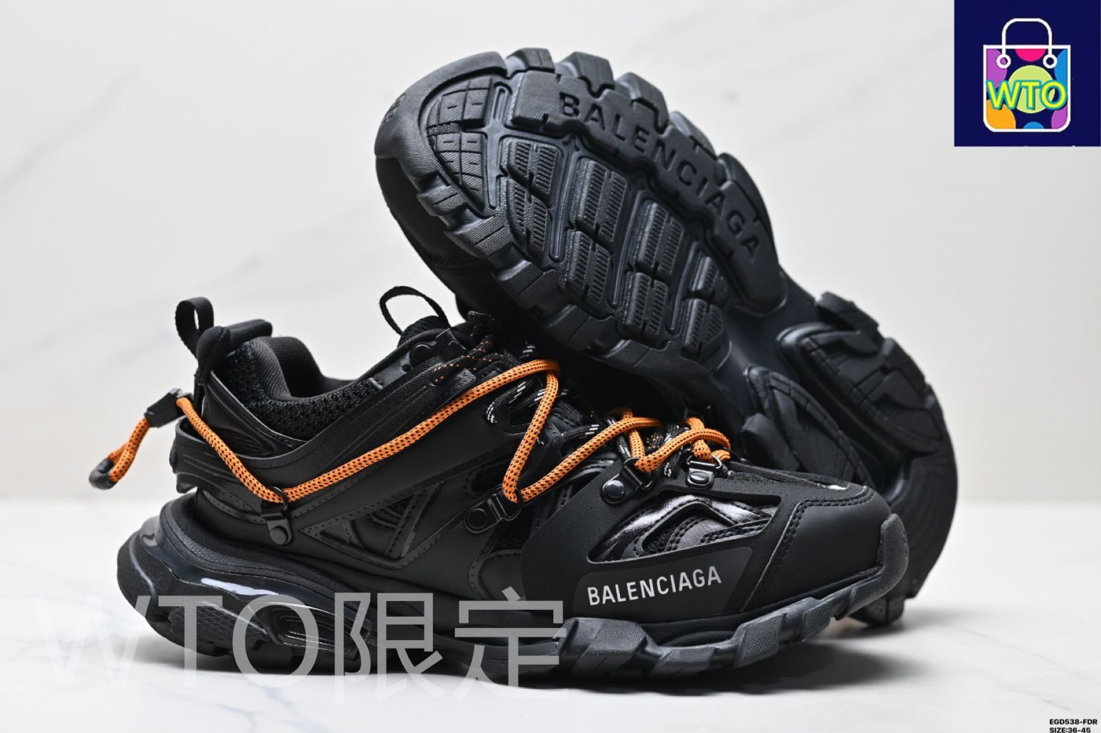 バレンシアガ（Balenciaga）Track Trail 丸首（まるがしら