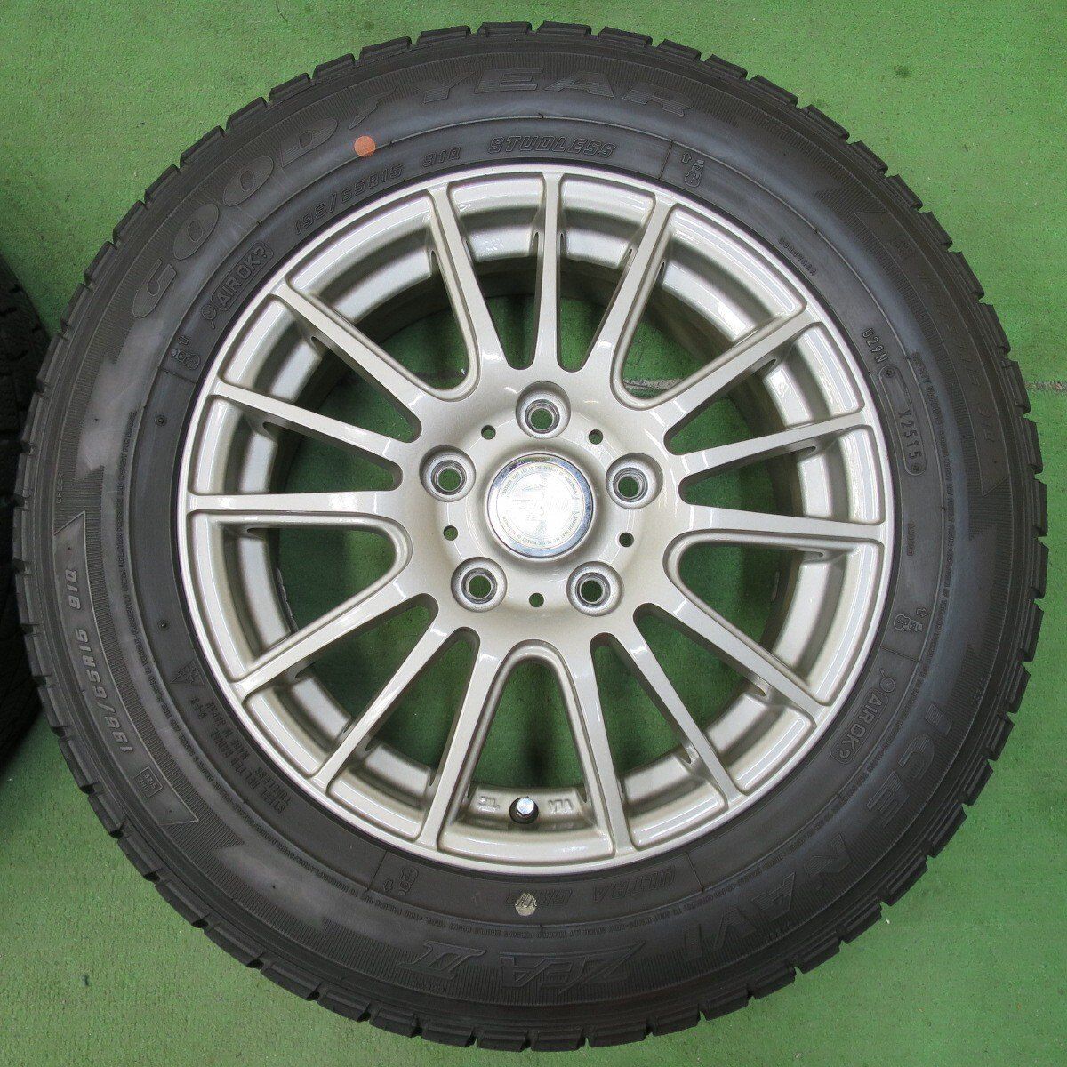バリ溝！8.5分☆スタッドレス 195/65R15 グッドイヤー アイスナビ ZEA2 