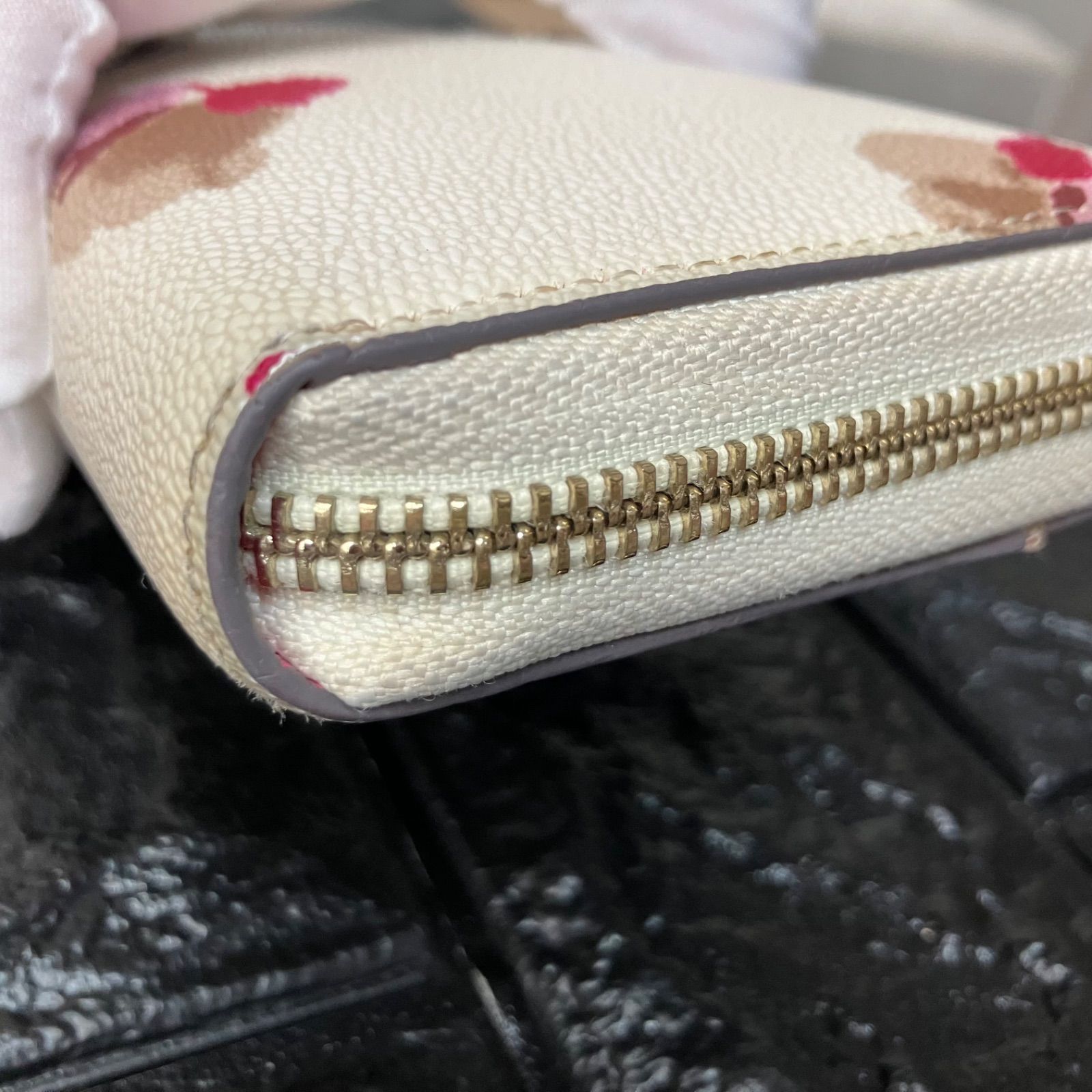 COACH コーチ 長財布 ラウンドファスナー レザー 花柄 ロゴ金具 札入れ