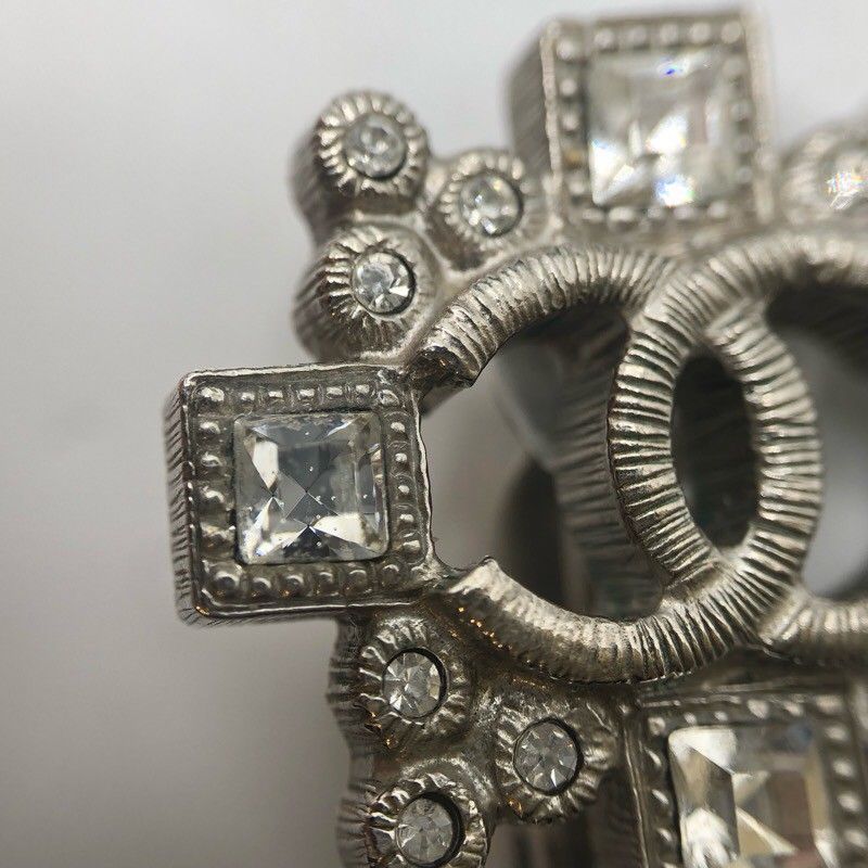 メタル ストラス