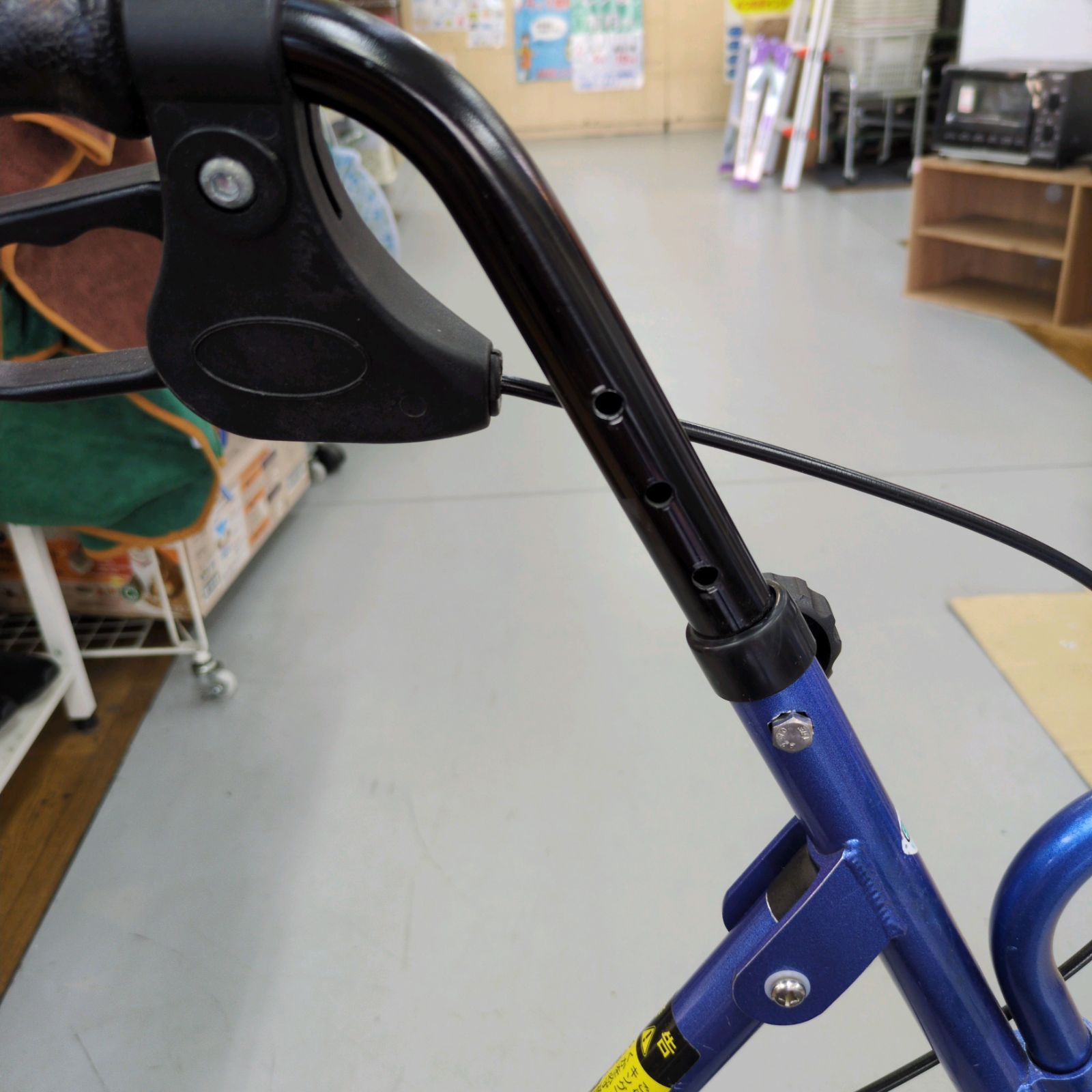  J 081 キズ使用感有り 歩行車 TAKETORA 歩行器 看護 介護用品