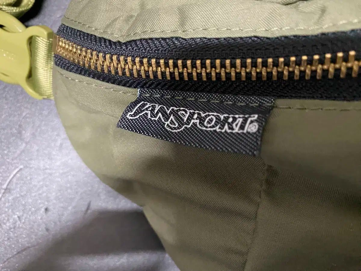 ON　4袋まとめ売り Jansport ヒップバッグ 【公式通販】