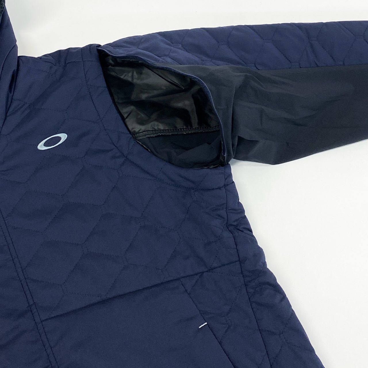 77i10-1《未使用品》タグ付 OAKLEY オークリー UNEVEN PUFF JACKET 3.0 