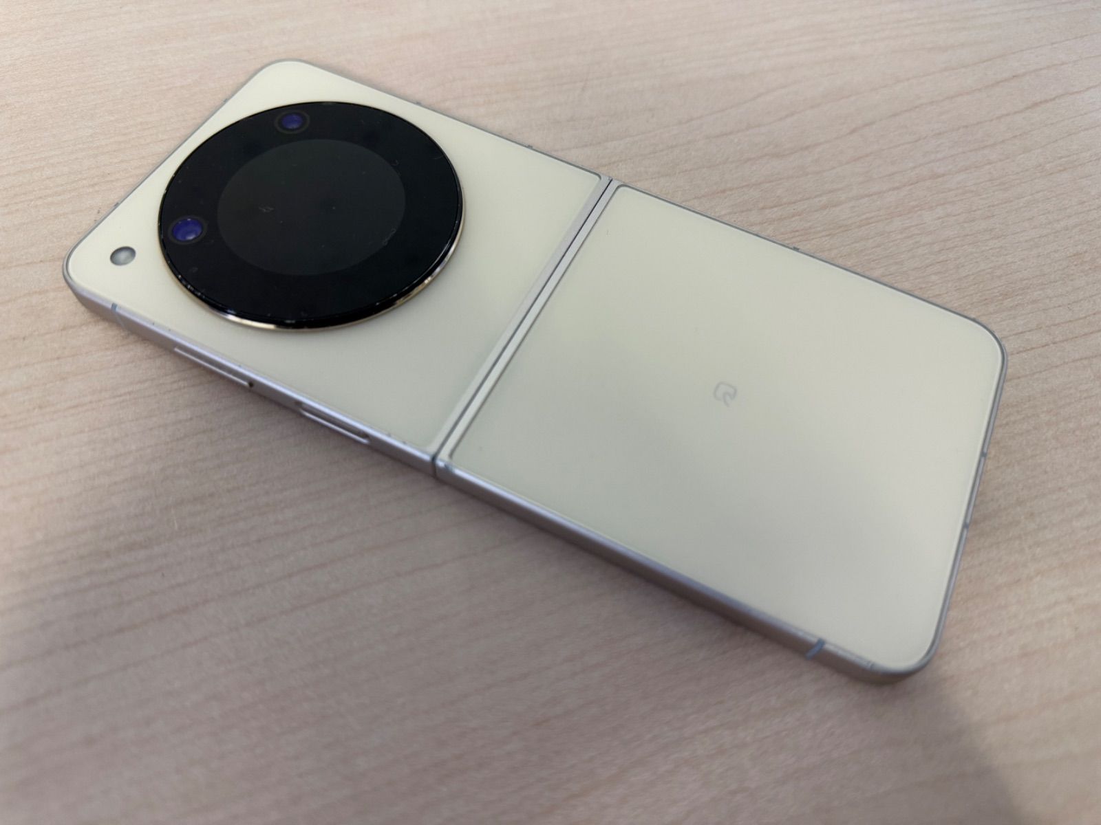 Flip Libero ゴールド Flip Libero ゴールド ケースのコード付き 新品