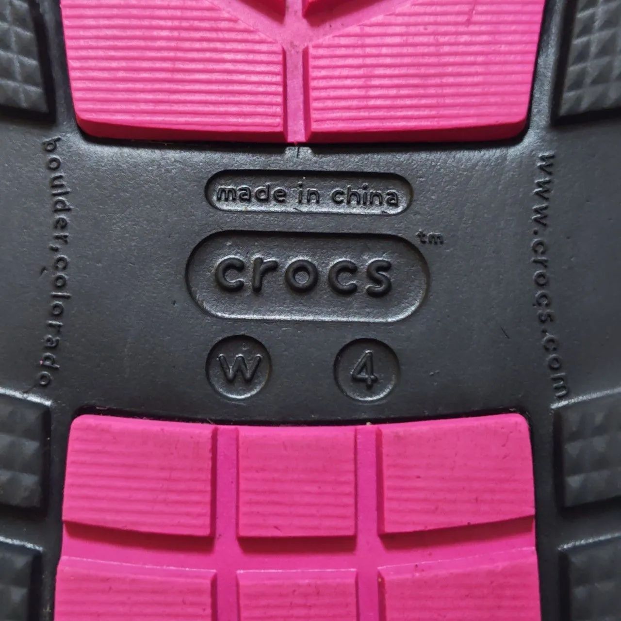 寒い時期に◎【CROCS】クロックス ロング ブーツ 11761 軽量 カラフル かわいい レースアップ 防寒 暖かい ウインター ヒョウ柄 レオパード ブラック 黒 ピンク キッズ サイズW4(22cm)/M16816jH