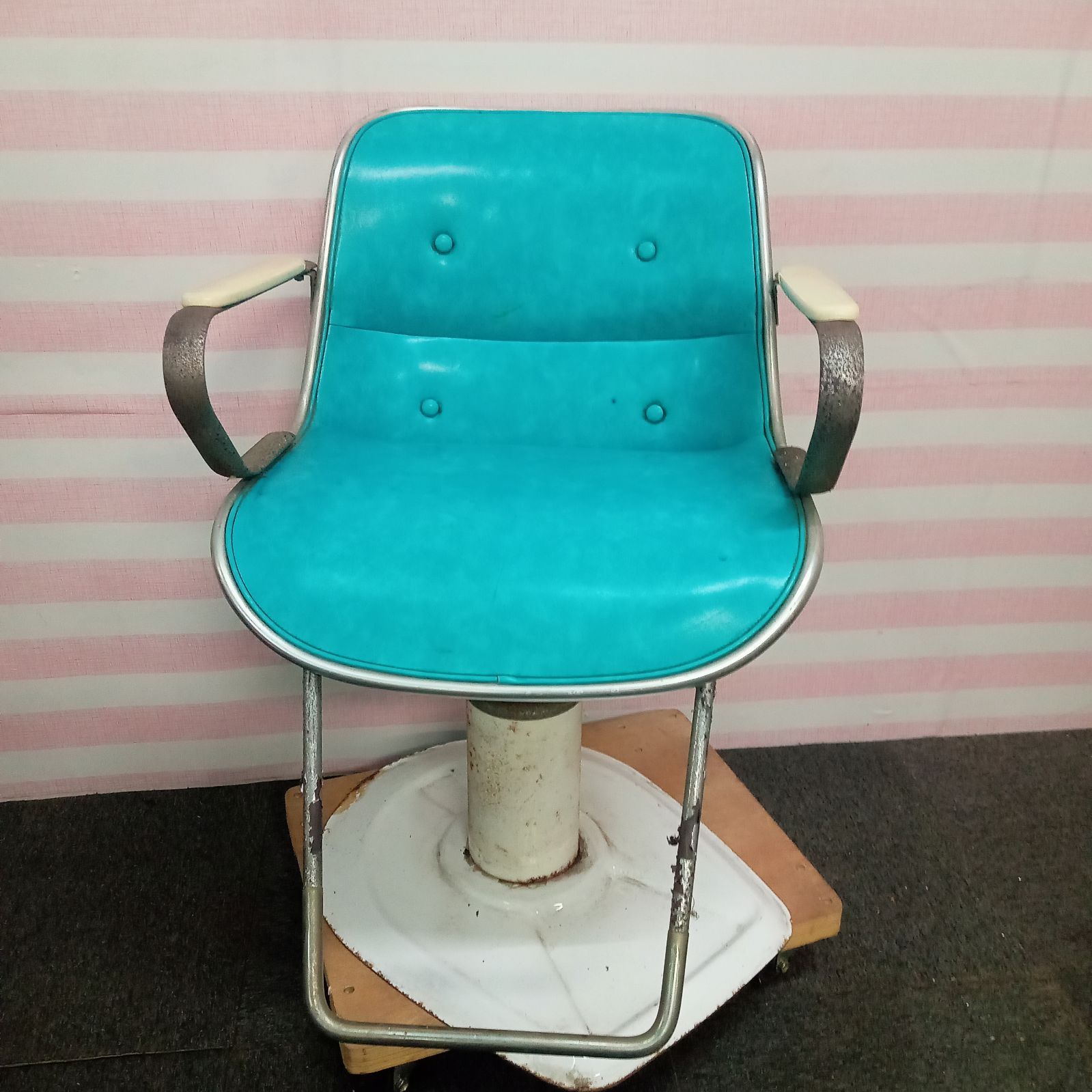 RB-064-16 タカラベルモント製 理容椅子 57号｛シート張替え込み｝ (HB