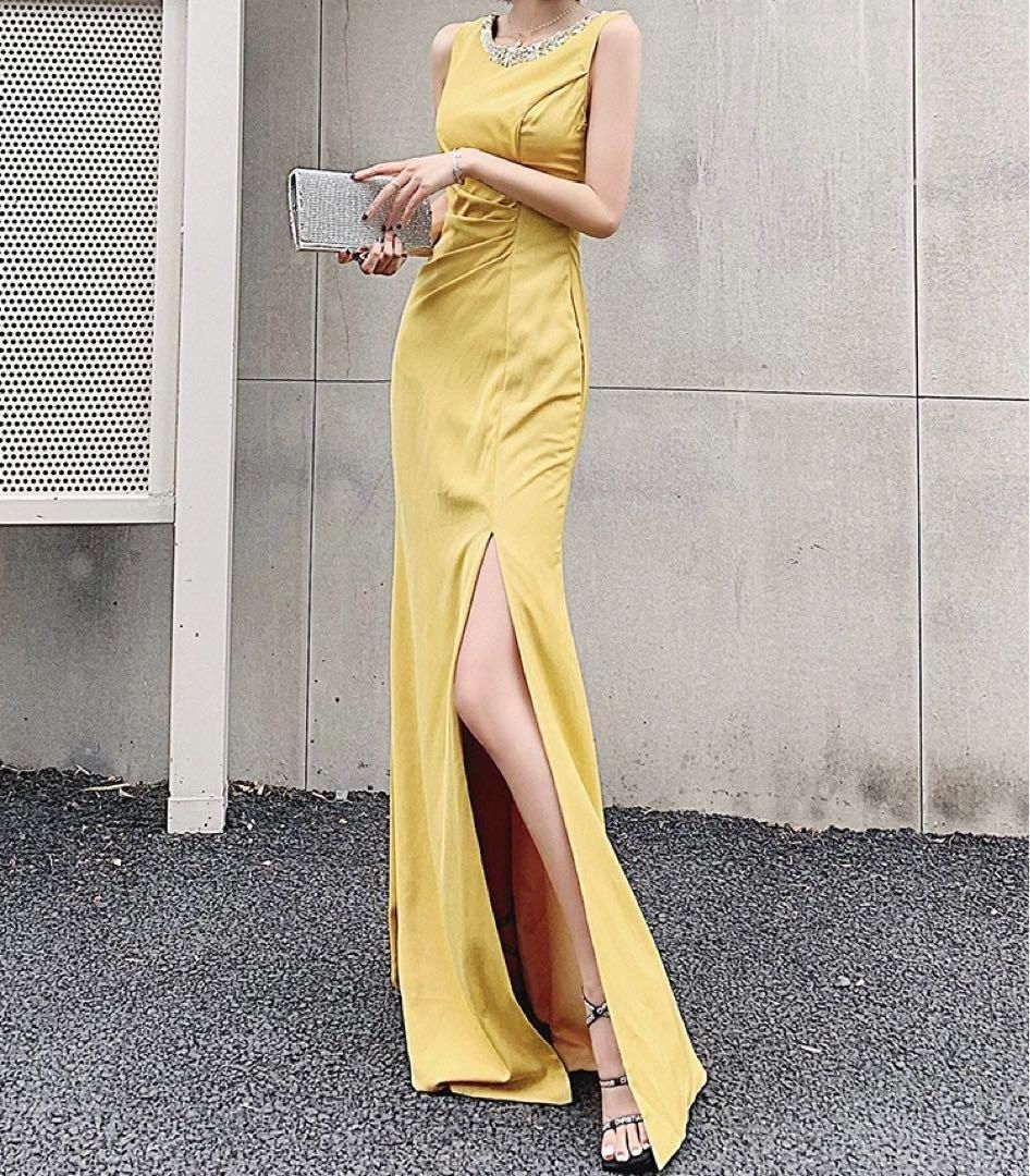 首元のビジューが美しいスリット入りイブニングドレス?.?