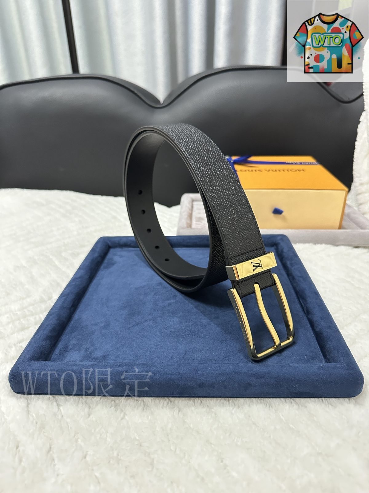 0o012　Louis Vuitton ブラックレザーベルト 42/105 800000128357000-1_771a5608-