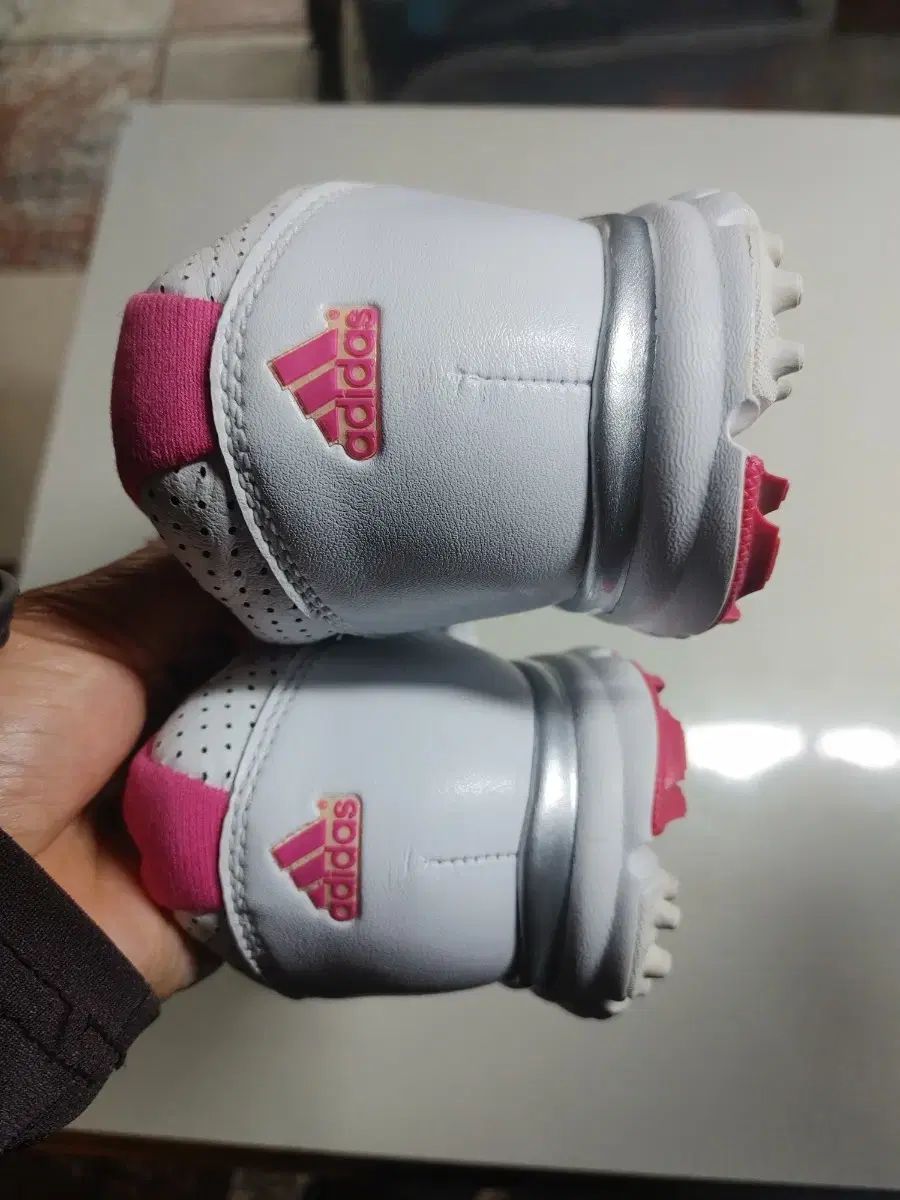アディダス女性用ゴルフシューズ 240