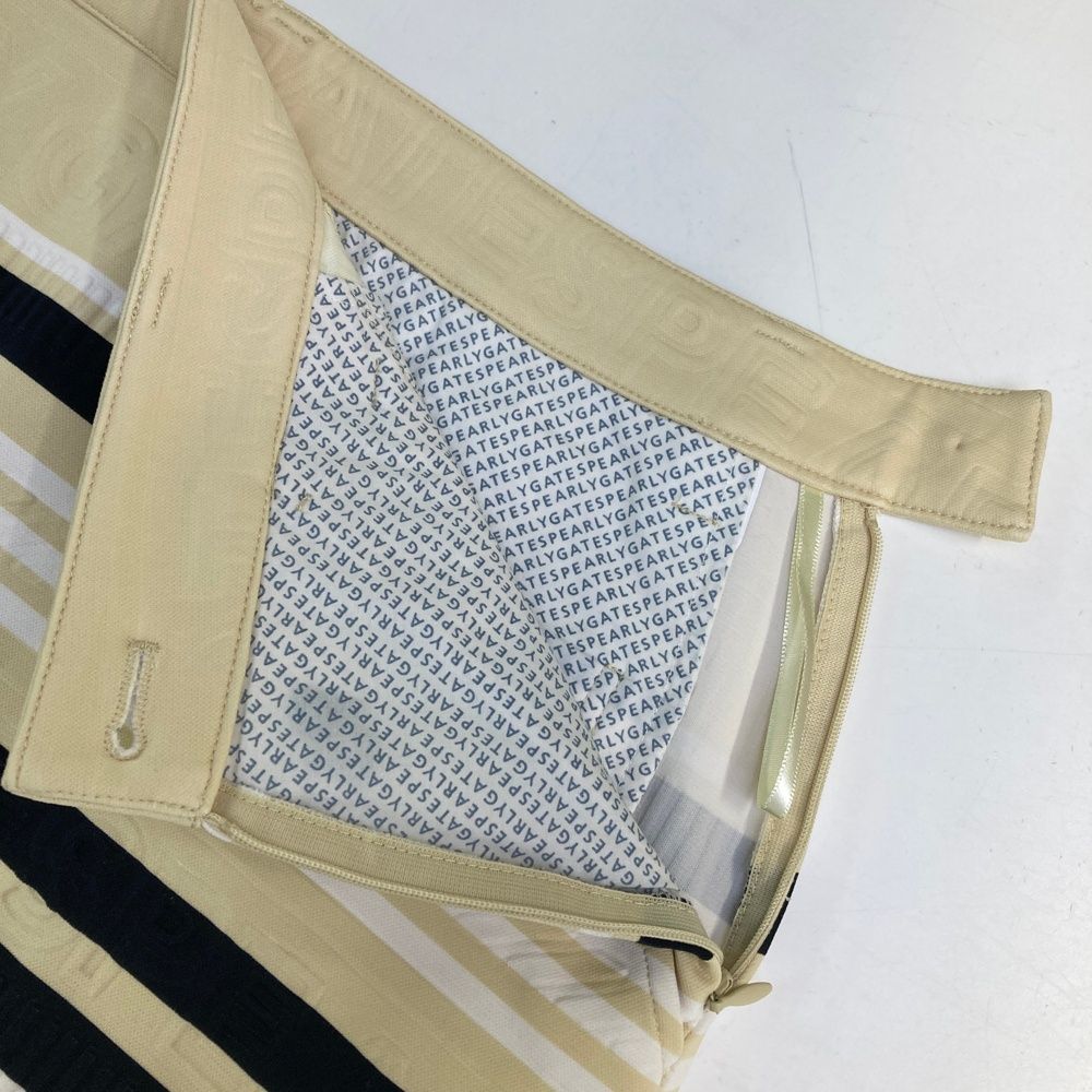 絶対にあなたの一番選択！ サイズ 2 PEARLY GATES パーリーゲイツ モデル ロゴ型押し 刺繍入りスカート ボーダー柄 ベージュ系 240101537909 ゴルフウェア レディース ストスト