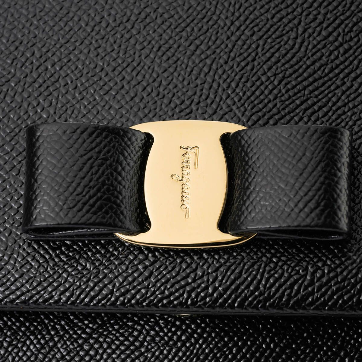 フェラガモキャリーオールブラック