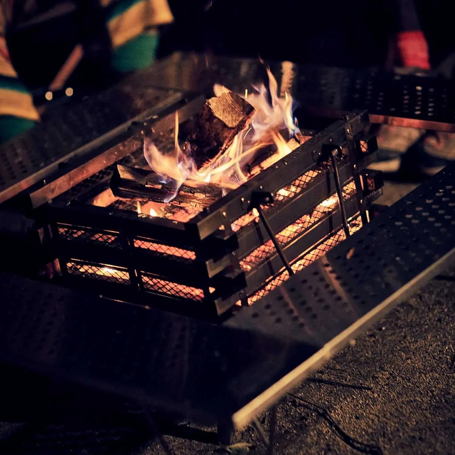 商品 コールマン Coleman 焚火台テーブル ファイアープレーステーブル OLIVEOS_COM_TR