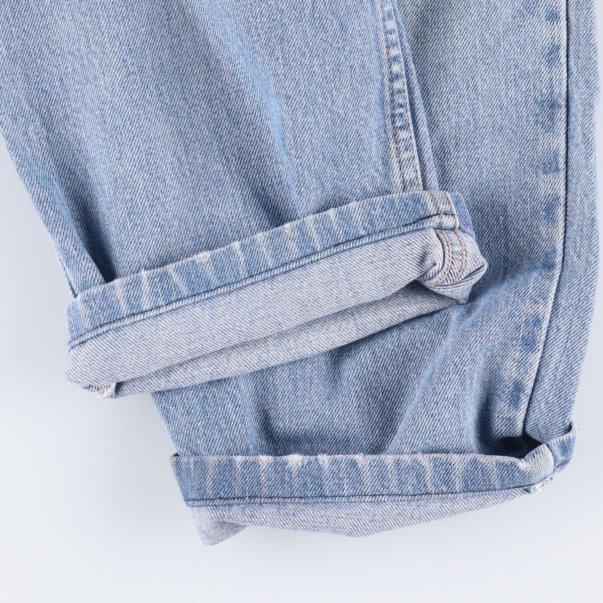 テーパードデニムパンツ