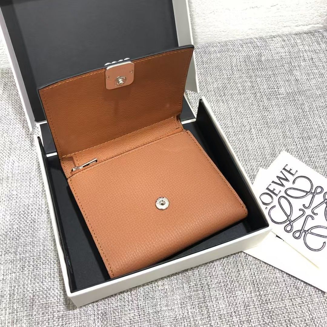 新品未使用 LOEWE財布[本日特価|新品未使用品] - メルカリ