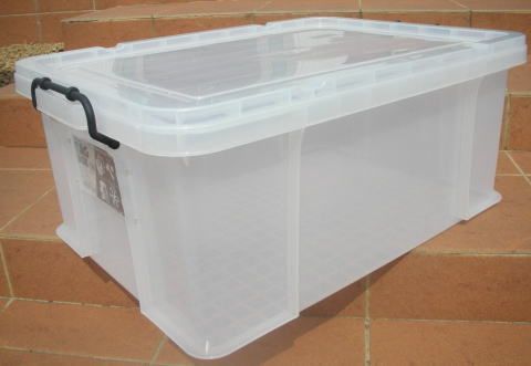 プラスチック製