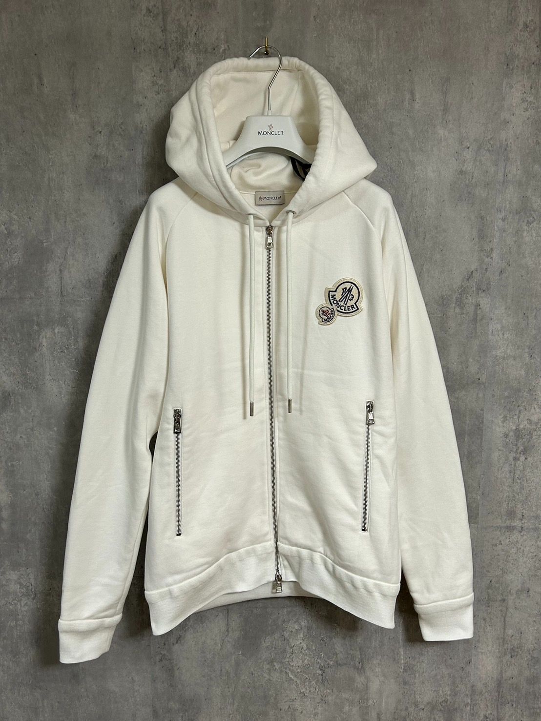 【美品】MONCLER パーカー　ダブルワッペン ☆新品未使用タグ付き・本物保証☆MONCLER ダブルロゴワッペン