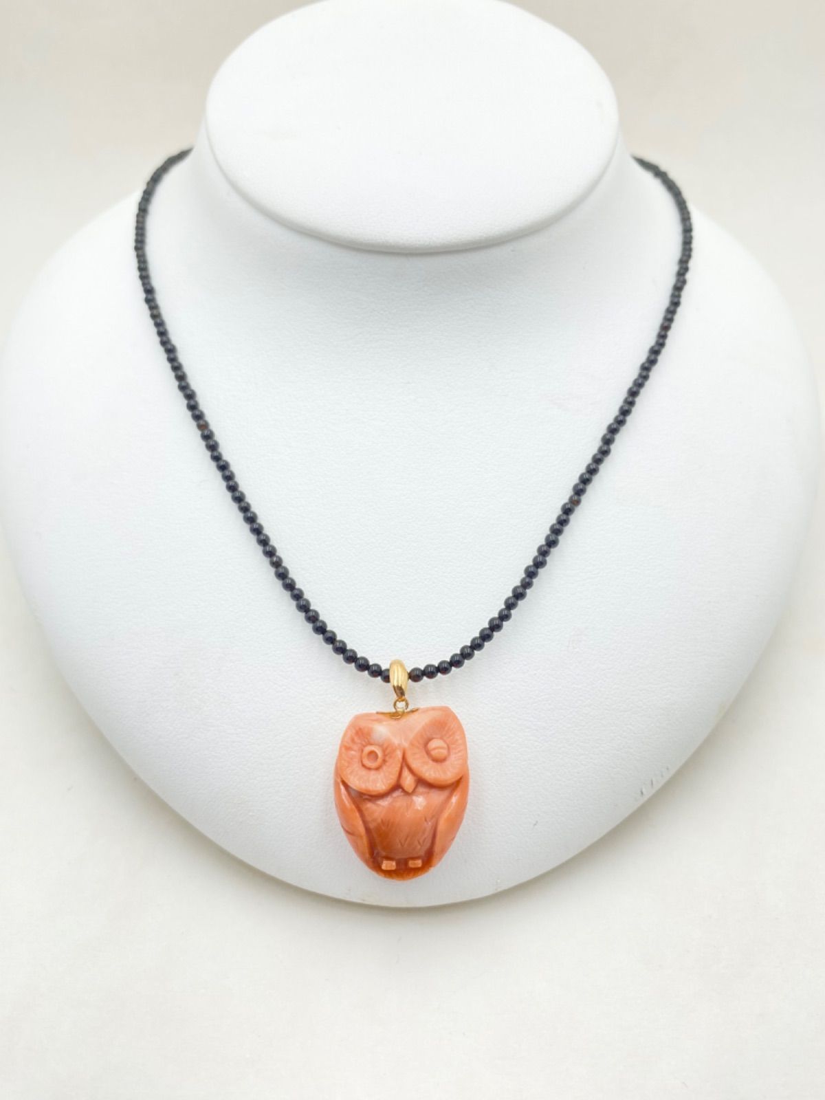 山珊瑚フクロウペンダント ネックレス オニキス？専用ケース付き　ケ11 山珊瑚フクロウペンダント ネックレス オニキス 専用ケース付き