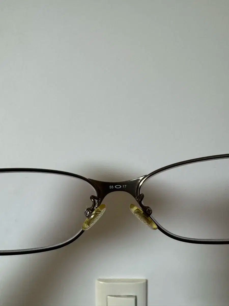 OAKLEY