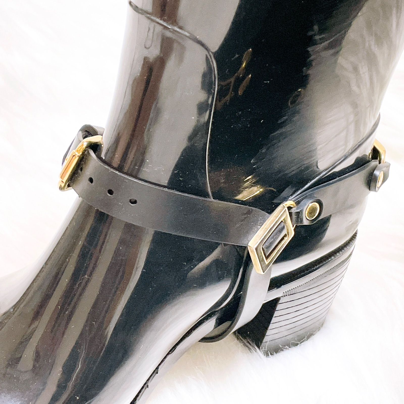 【新品】JIMMY CHOO ブラック長靴・レインブーツ 雨の日のオフィスコーデを格上げする、ジミー チュウのエコな