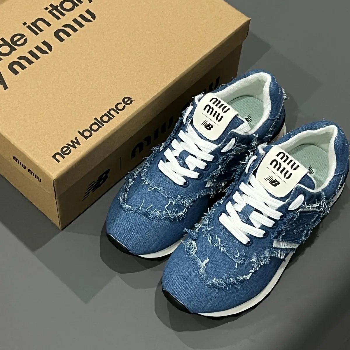 Miumiu x New Balance レトロスニーカー