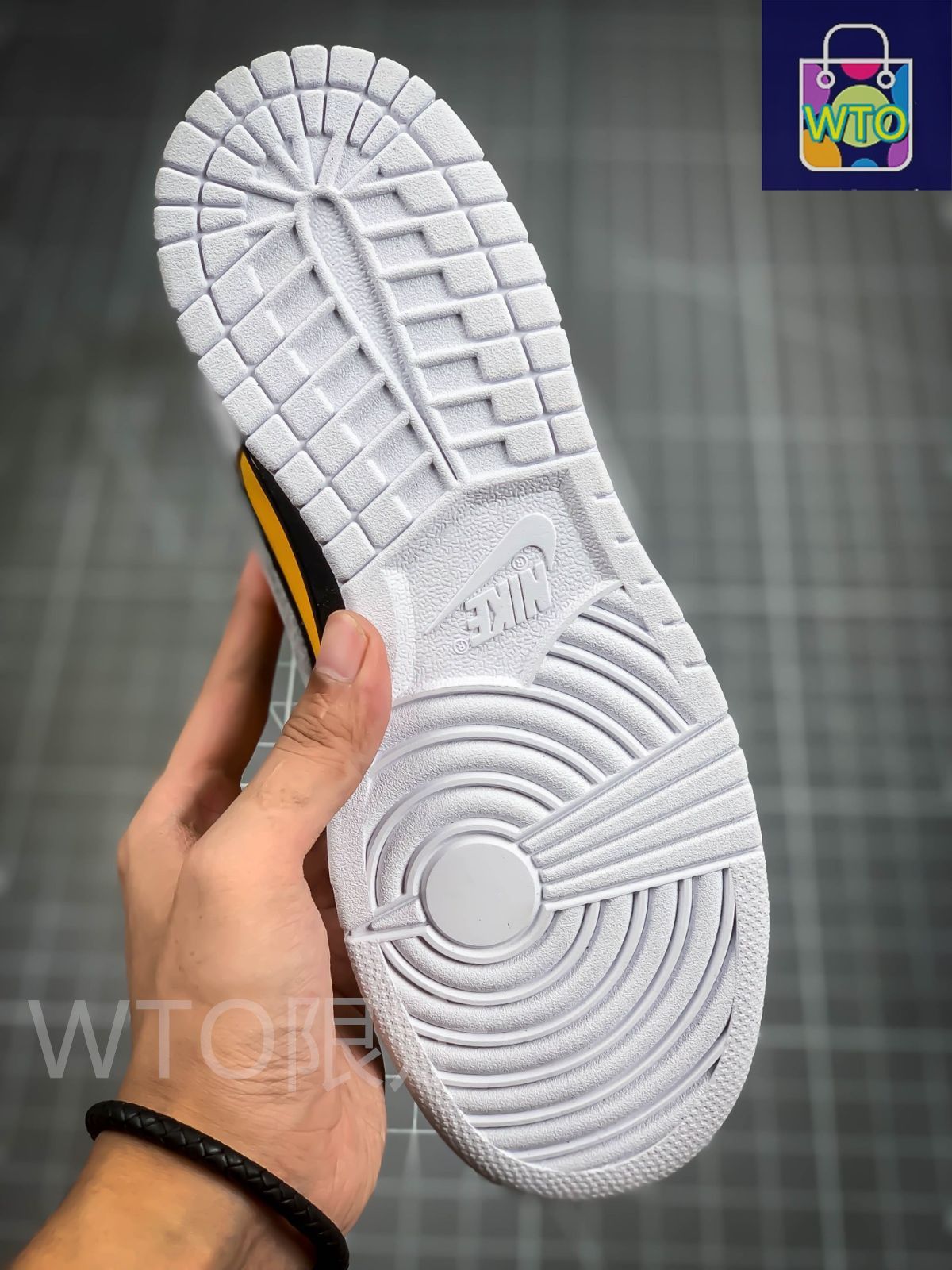 NIKE Kobe 0時で出品アウト→次回出品をお待ち下さいおまけつき NIKE Kobe 0時で出品アウト→次回出品をお待ち下さいおまけつき
