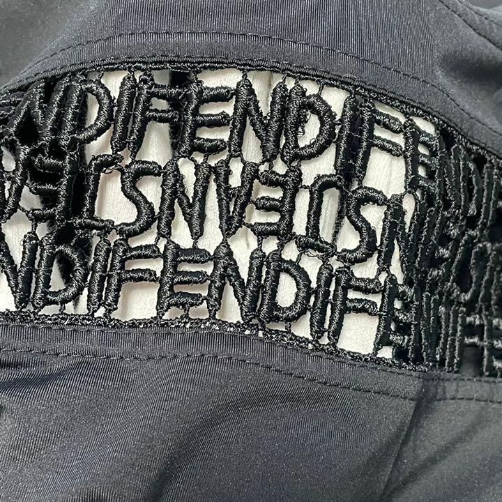 FENDI　フェンディ　半袖シャツ　伸びる素材　胸元切り抜き　レディースXSAC6004
