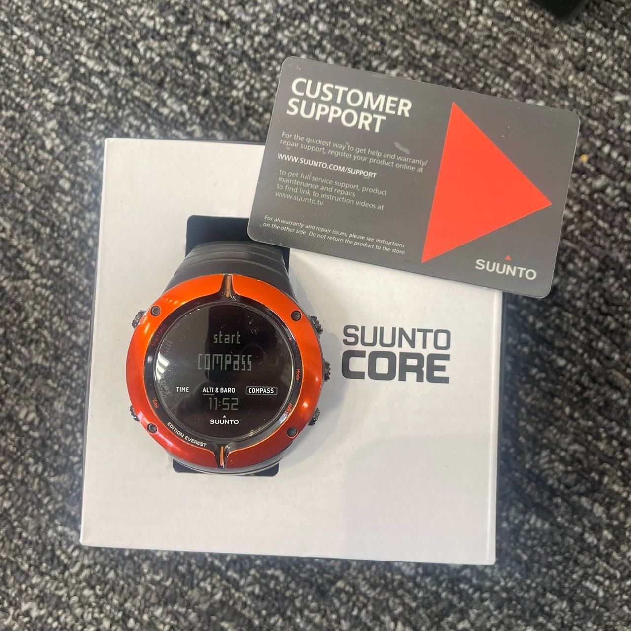 SUUNTO（スントコアエベレスト）世界で8848本限定　KGID 新品 SUUNTO（スントコアエベレスト）世界で8848本限定 KGID 新品