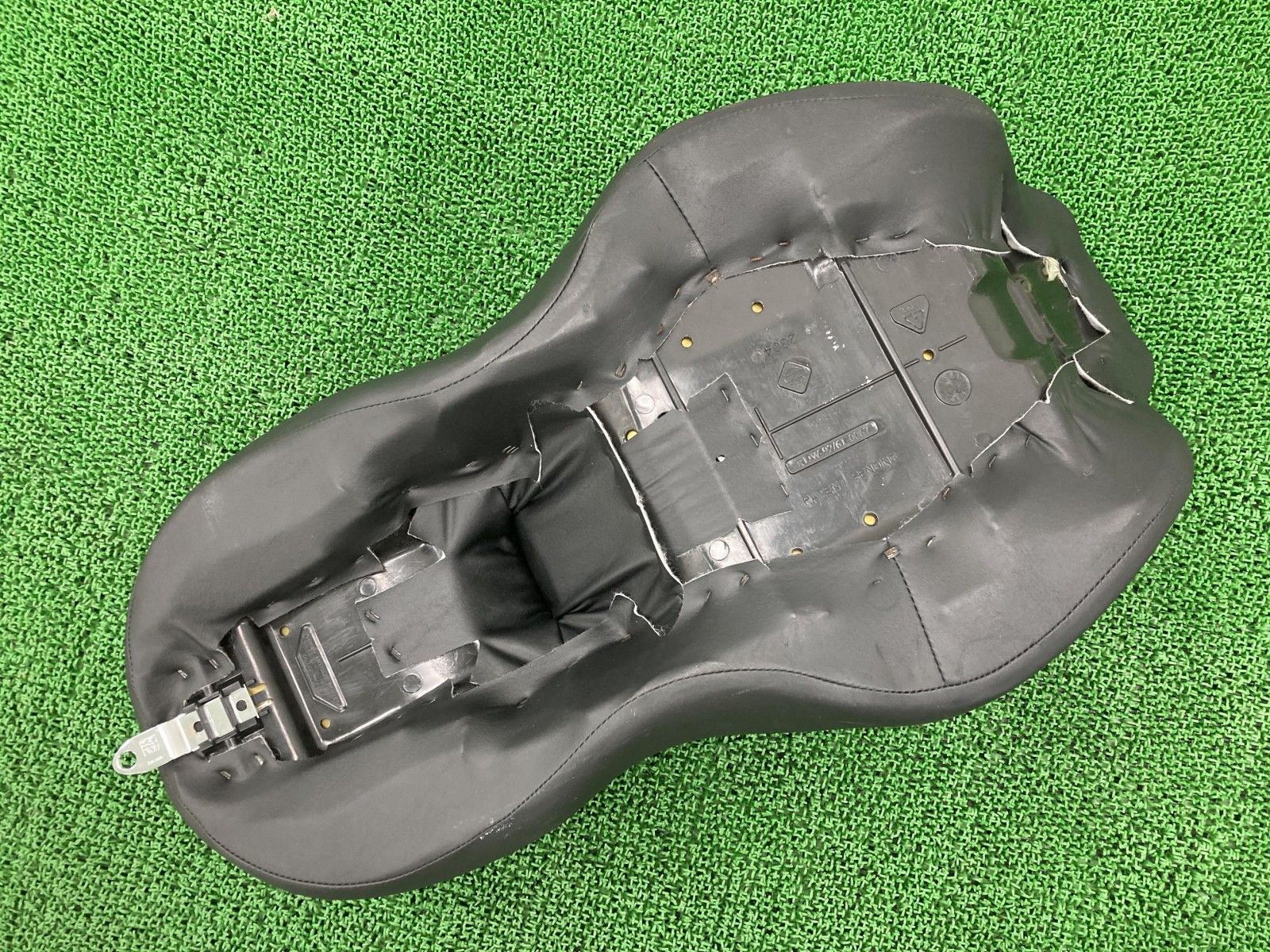 FLHR1580 シート 2304 ハーレー 純正 バイク 部品 ツーリング 08年
