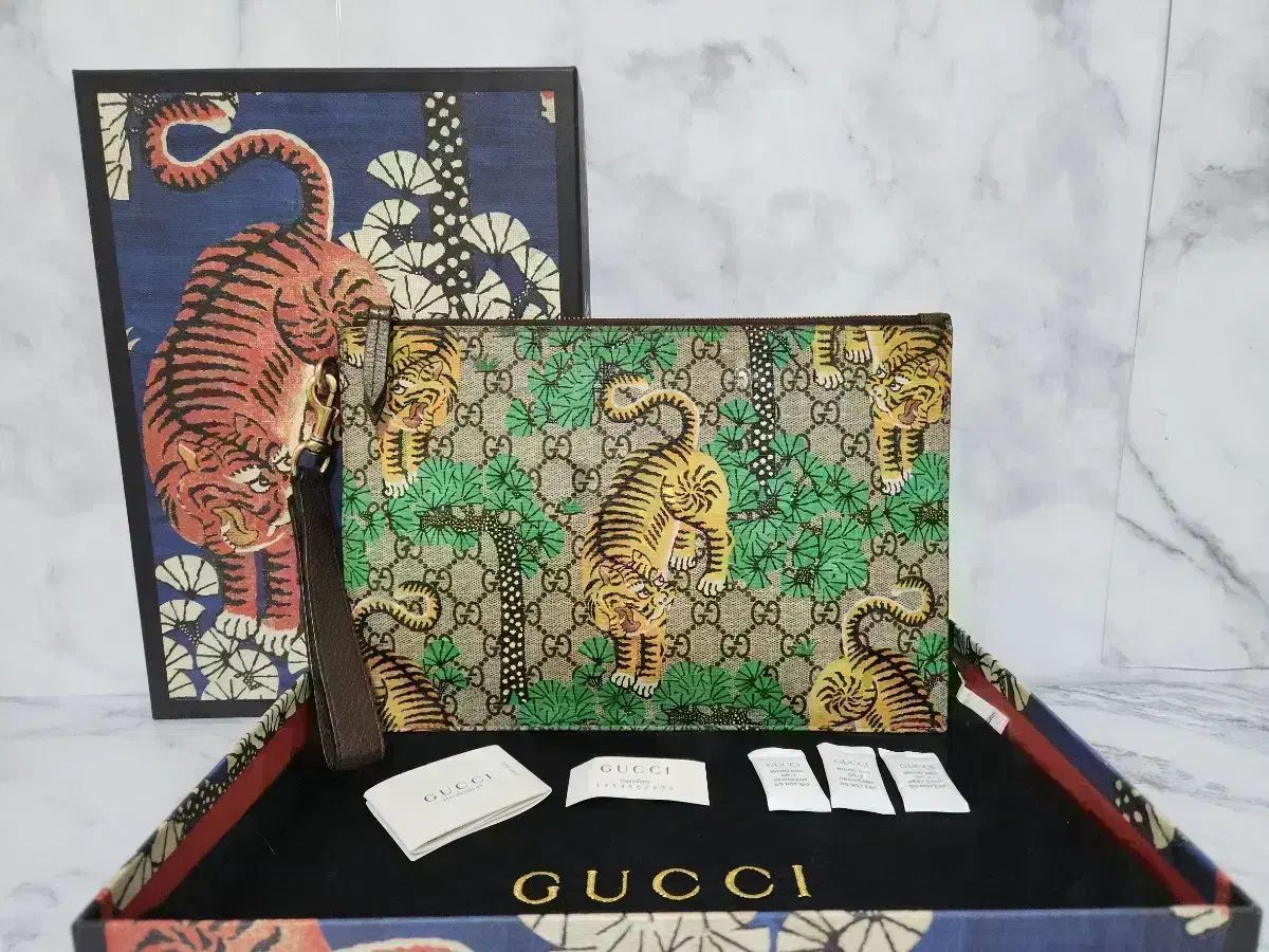 雷市場（ポンジャン）商品韓国直送】 GUCCI(グッチ) Supreme(シュプリーム) ベンガル クラッチ - メルカリ