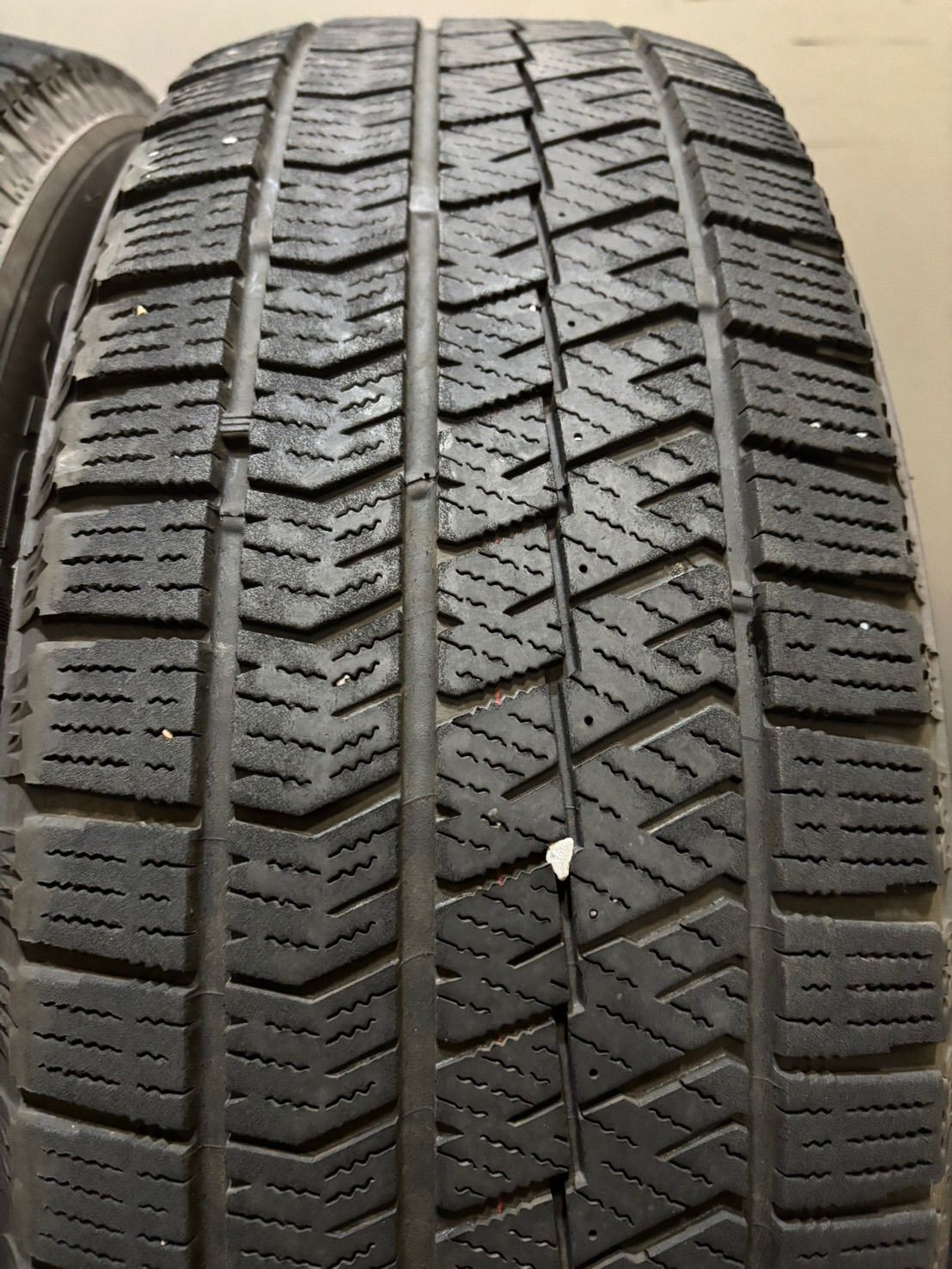 195|65R15 BRIDGESTONE|VRX2 23年製 スタッドレス 4本 ブリヂストン ブリザック ノア ヴォクシー プリウス 4-K333