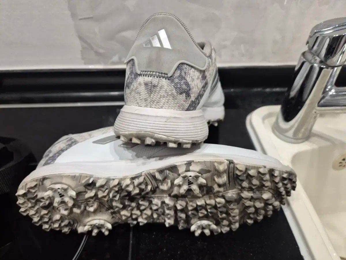 adidas アディダス