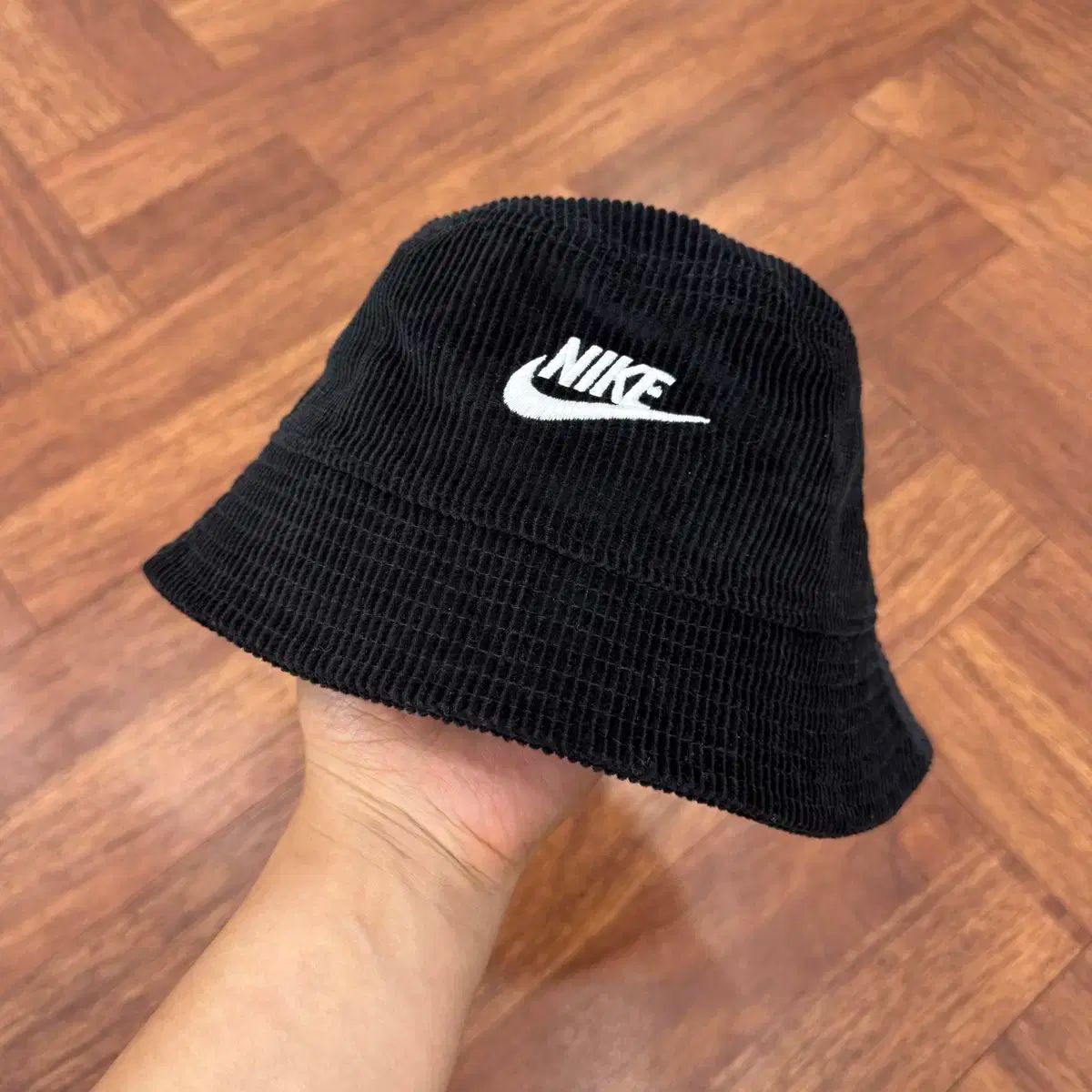 NIKE☆コーデュロイ バケットハット NIKE（ナイキ）の「ナイキ エイペックス コーデュロイ バケット