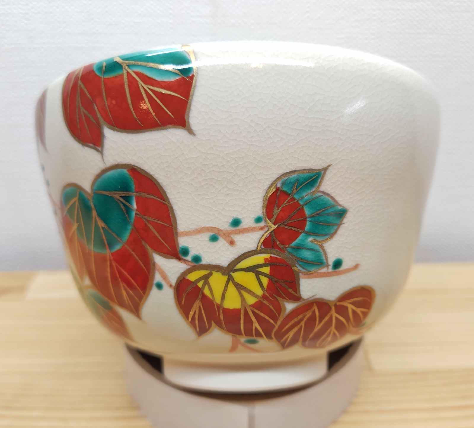 送料込【逢絢亭・新品】茶道具 筒茶碗 京焼 白玉椿の図 水出宋絢 紙箱入り 送料込【逢絢亭・新品】茶道具 筒茶碗 京焼 白玉椿の図 水出宋絢