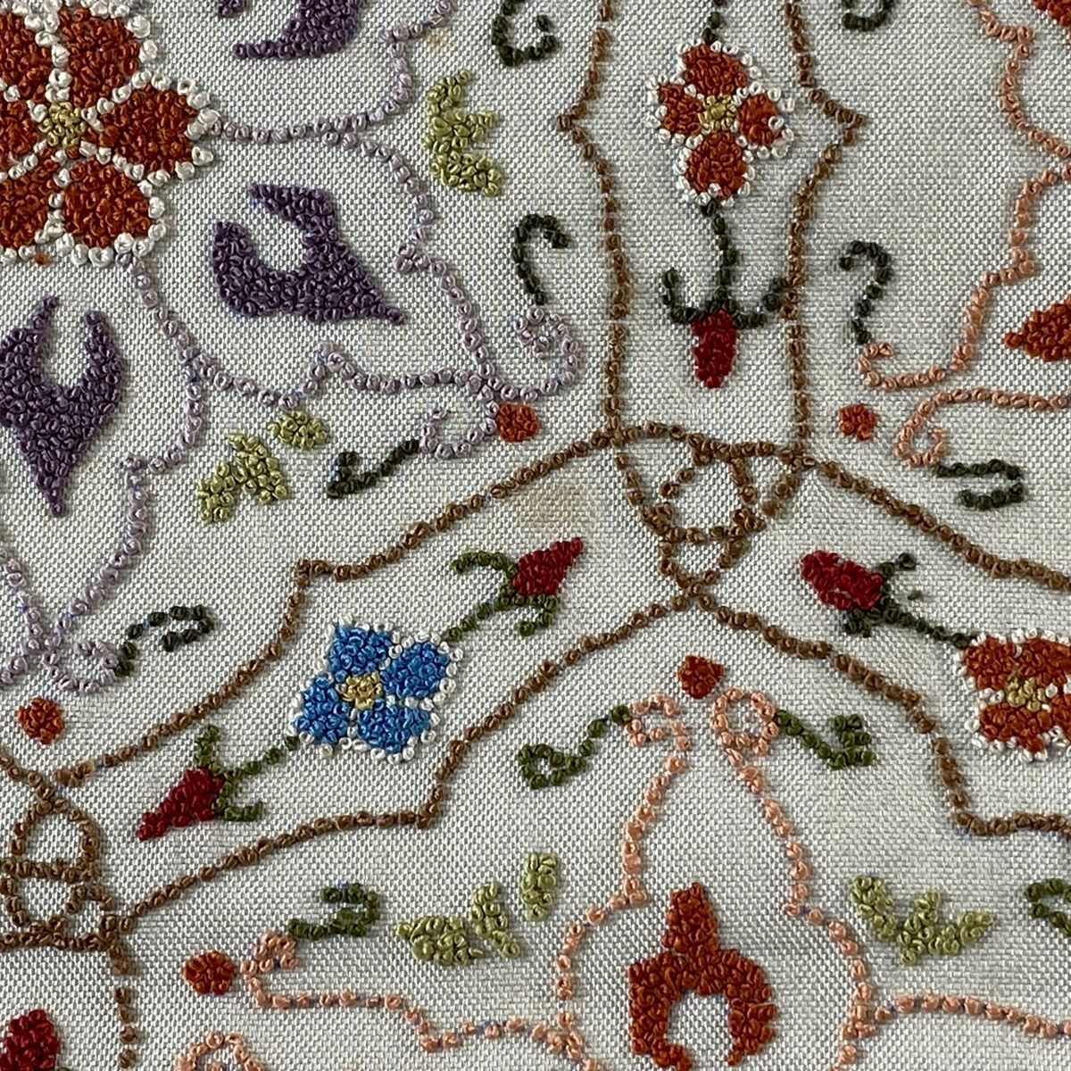 袋帯 逸品 華文 草花 相良刺繍 六通 正絹 袋帯 逸品 華文 草花 相良刺繍 灰色 お太鼓柄 正絹 【中古